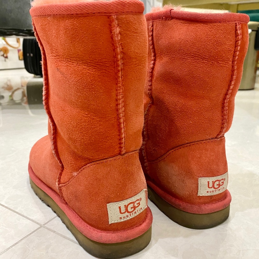 UGG classic short boots Size 5